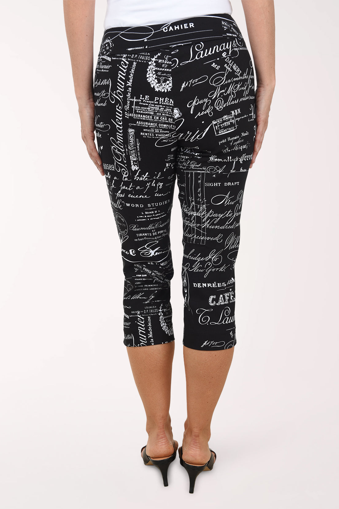 French Newsprint Pull-On Capri Pant