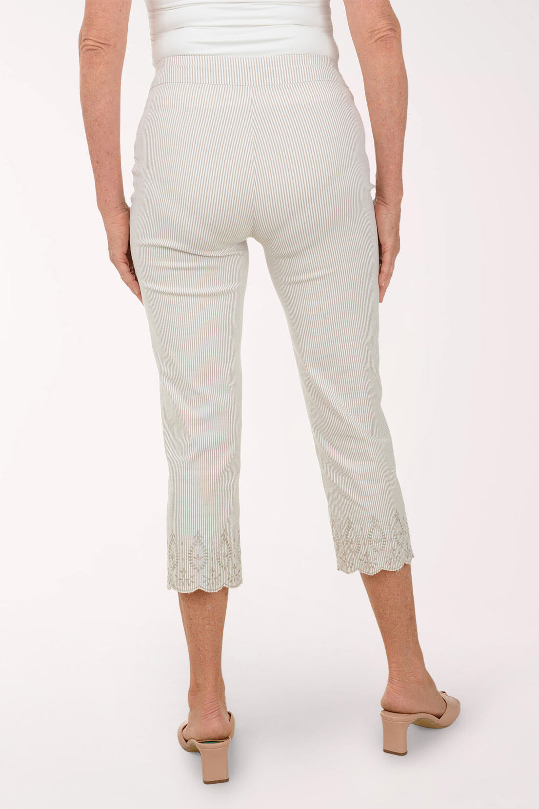 Embroidered Scalloped Stripe Crop Pant