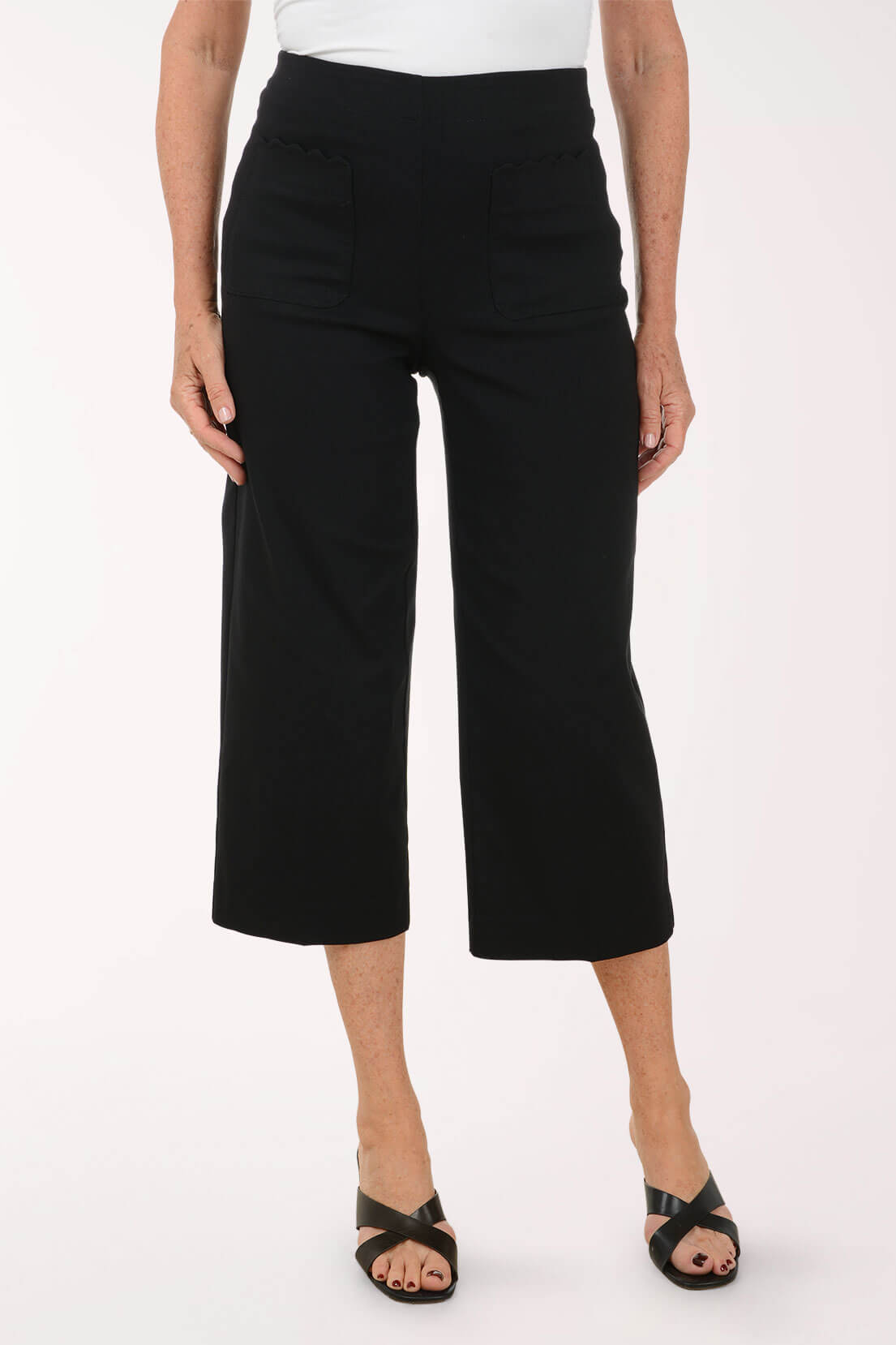 Scalloped Pocket Wide Leg Crop Pant