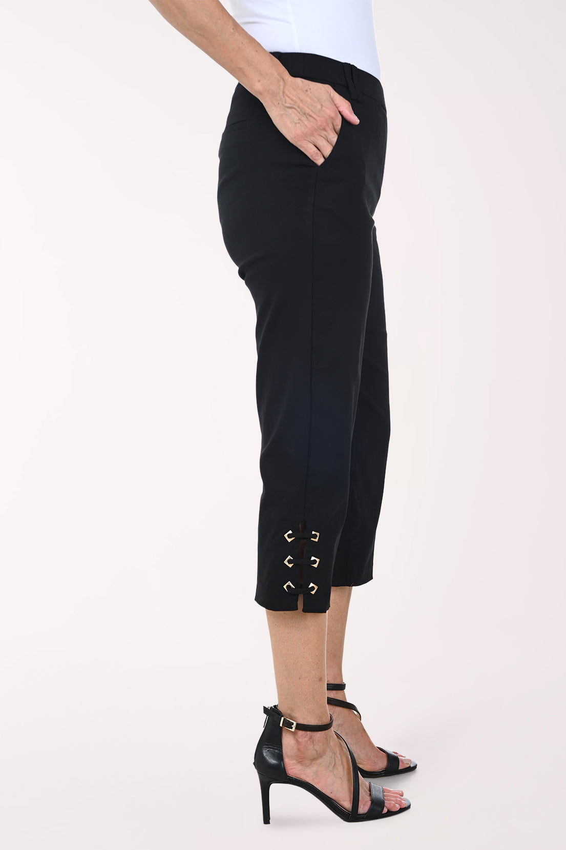 Diamond Grommet Lattice Capri Pant
