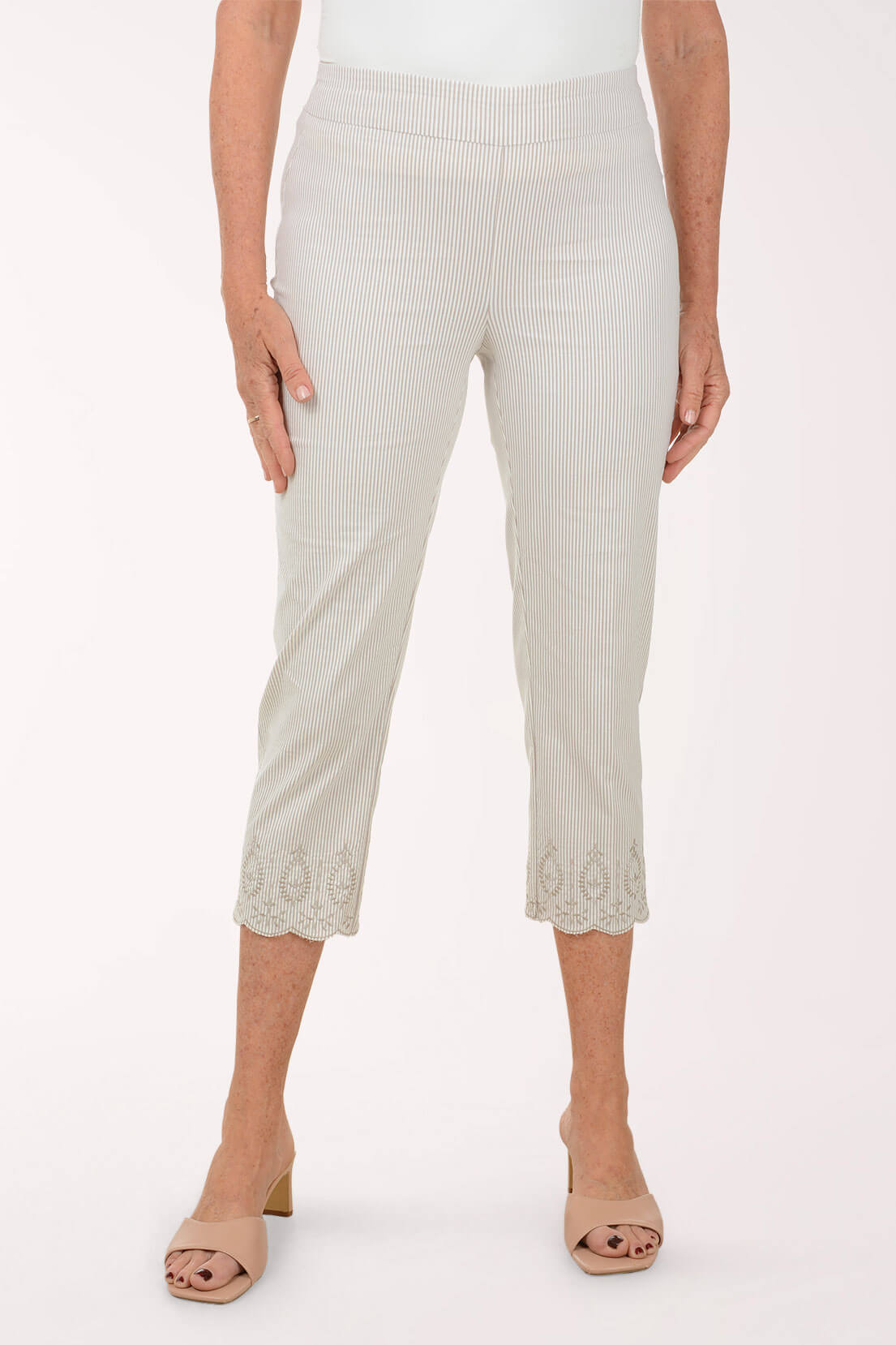 Embroidered Scalloped Stripe Crop Pant
